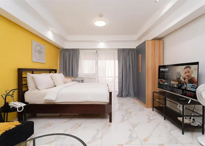 Apartment Greenbelt Makati With Balcony & Park Views