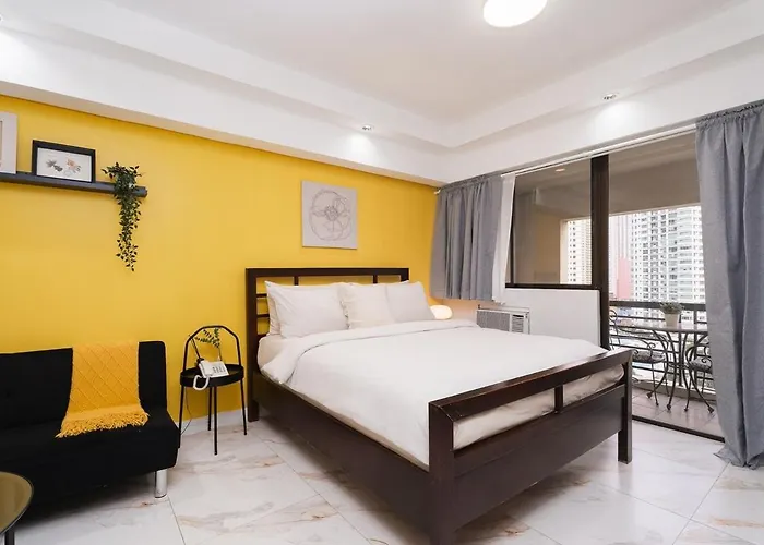 Greenbelt Makati With Balcony & Park Views Apartment *