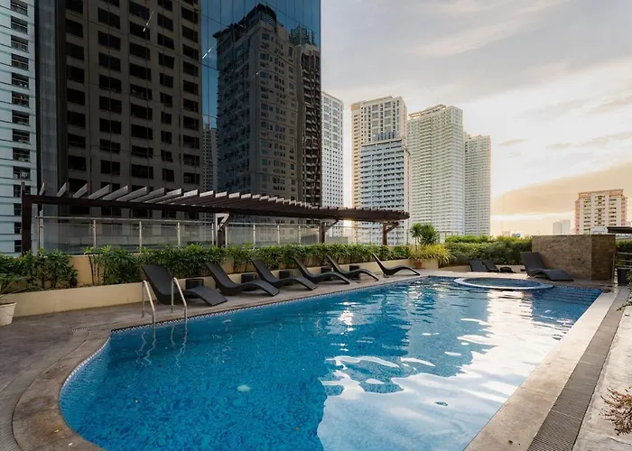 Greenbelt Makati With Balcony & Park Views *