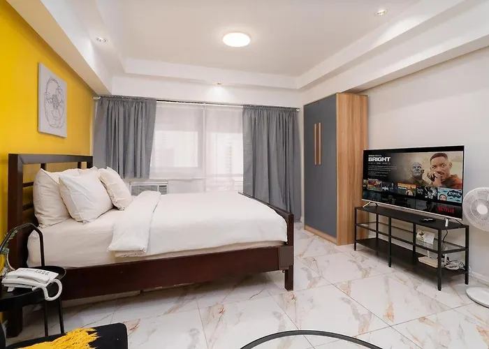 Greenbelt Makati With Balcony & Park Views Apartment