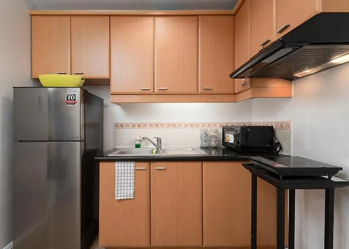 Apartment Greenbelt Makati With Balcony & Park Views