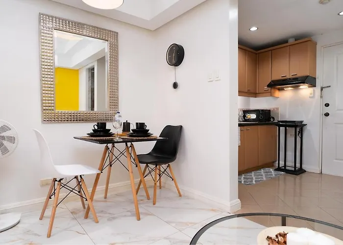 Greenbelt Makati With Balcony & Park Views Apartment *