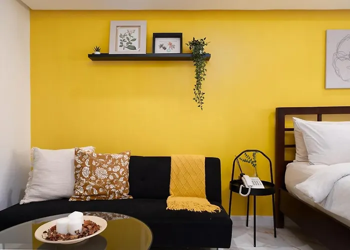Apartment Greenbelt Makati With Balcony & Park Views *