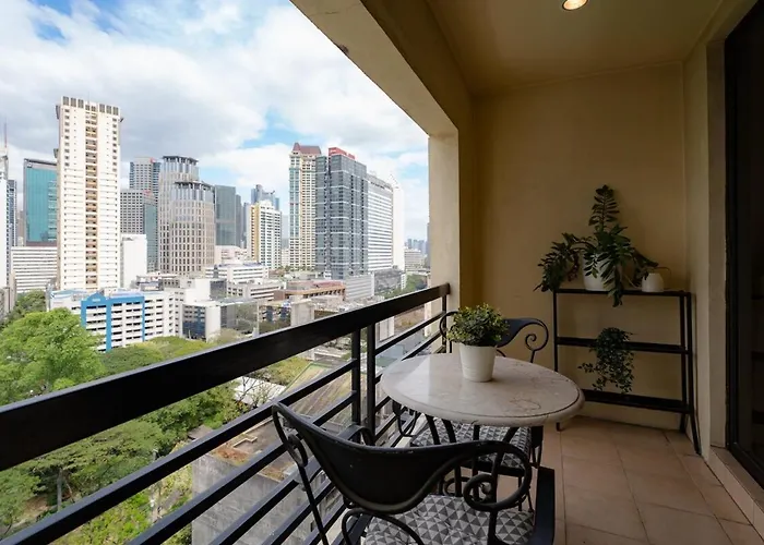 Greenbelt Makati With Balcony & Park Views Apartment *