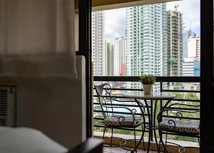 Greenbelt Makati With Balcony & Park Views Apartment