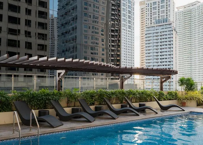 Apartment Greenbelt Makati With Balcony & Park Views *